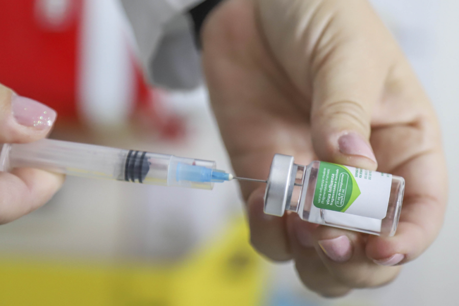 Saúde começa a aplicar vacina contra gripe em terminais de Saúde começa a aplicar vacina contra gripe em terminais de