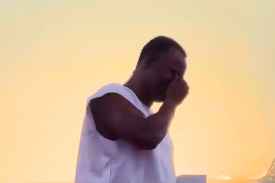 Thiaguinho fica emocionado durante Tardezinha com homenagem ao primeiro filho, Thiaguinho fica emocionado durante Tardezinha com homenagem ao primeiro filho,